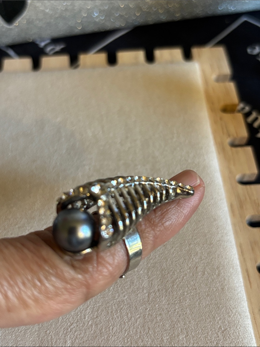 Decorative Silver-tone Shell Ring with Grey Pearl Accent - Size 6 Adjustable